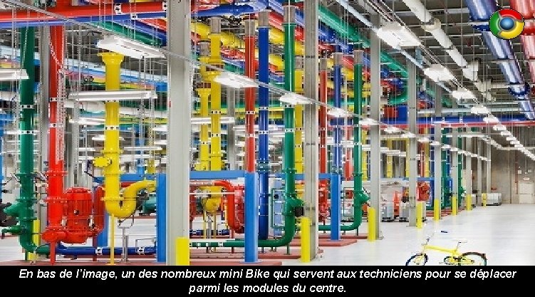 En bas de l’image, un des nombreux mini Bike qui servent aux techniciens pour