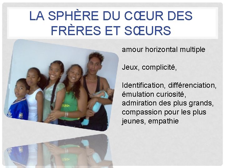 LA SPHÈRE DU CŒUR DES FRÈRES ET SŒURS amour horizontal multiple Jeux, complicité, Identification,