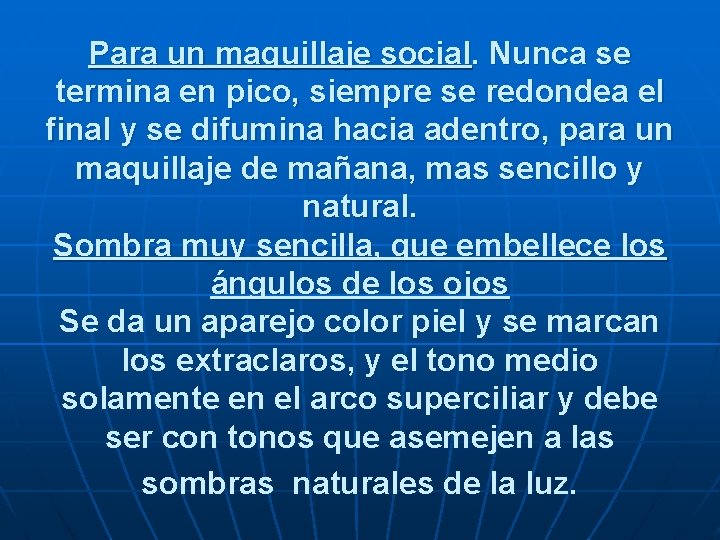 Para un maquillaje social. Nunca se termina en pico, siempre se redondea el final