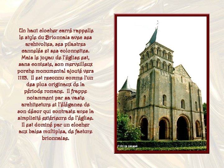 Un haut clocher carré rappelle le style du Brionnais avec ses archivoltes, ses pilastres