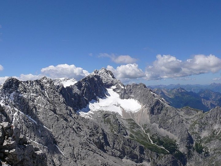Alpy • Alpy, které vznikly třetihorním zvrásněním kontinentálních desek, jsou jedinými německými velehorami. Na