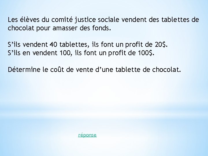 Les élèves du comité justice sociale vendent des tablettes de chocolat pour amasser des