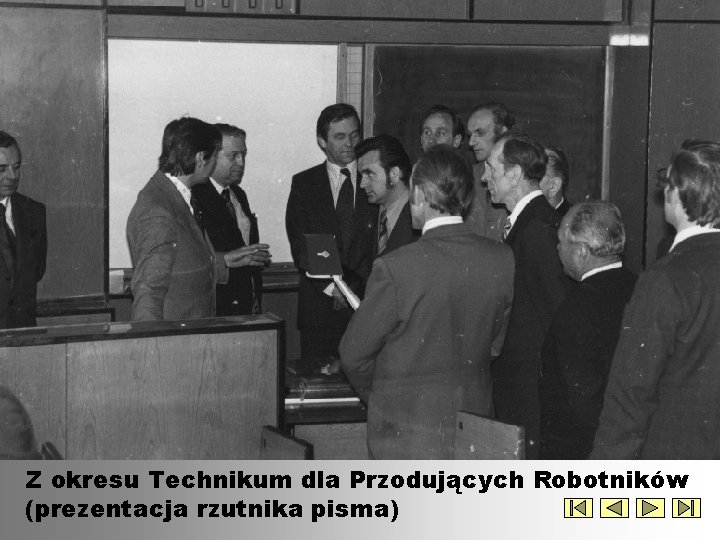 Z okresu Technikum dla Przodujących Robotników (prezentacja rzutnika pisma) 