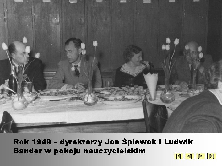 Rok 1949 – dyrektorzy Jan Śpiewak i Ludwik Bander w pokoju nauczycielskim 