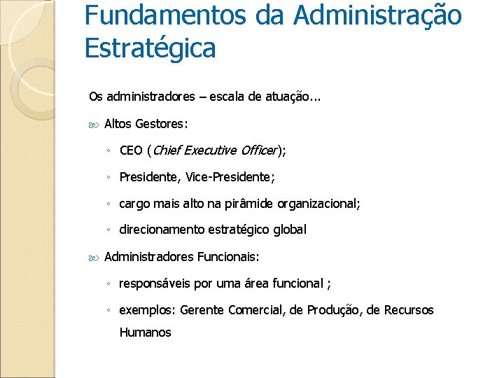 Fundamentos da Administração Estratégica Os administradores – escala de atuação. . . Altos Gestores: