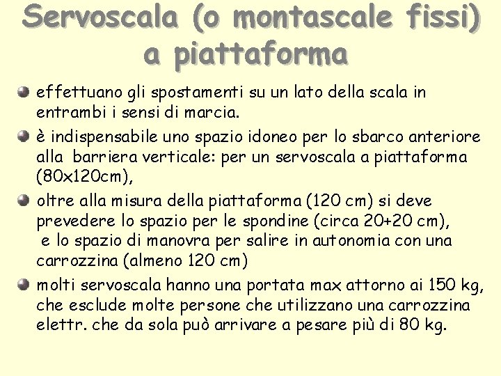 Servoscala (o montascale fissi) a piattaforma effettuano gli spostamenti su un lato della scala