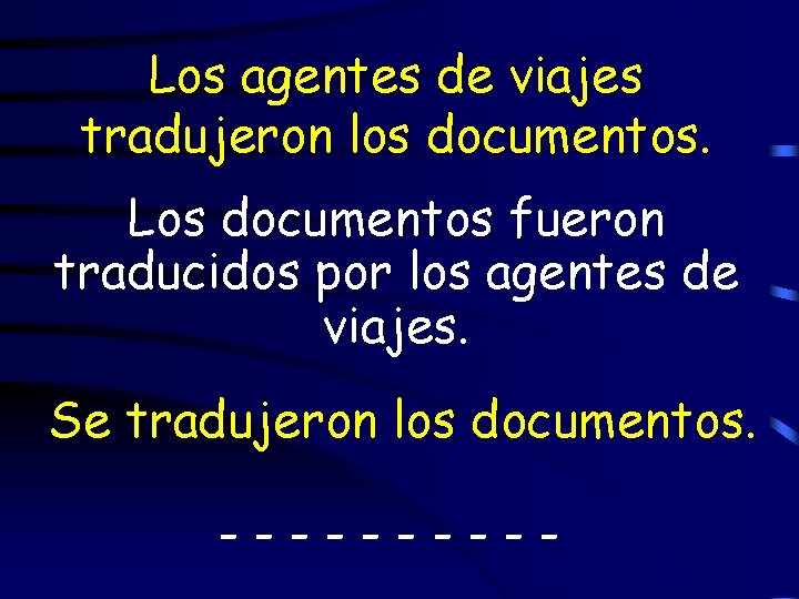 Los agentes de viajes tradujeron los documentos. Los documentos fueron traducidos por los agentes