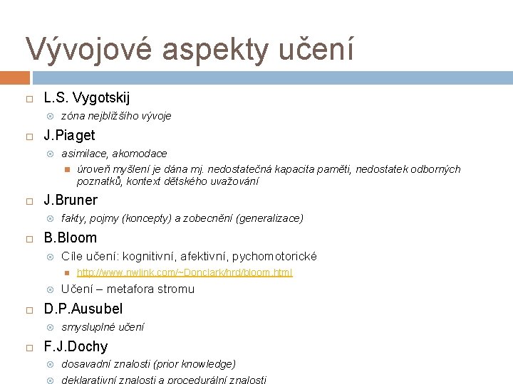 Vývojové aspekty učení L. S. Vygotskij J. Piaget asimilace, akomodace úroveň myšlení je dána