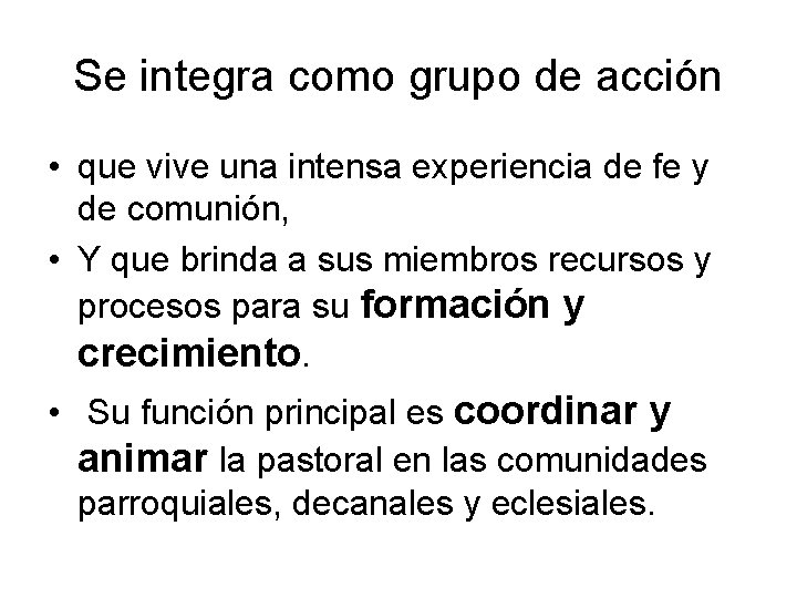 Se integra como grupo de acción • que vive una intensa experiencia de fe