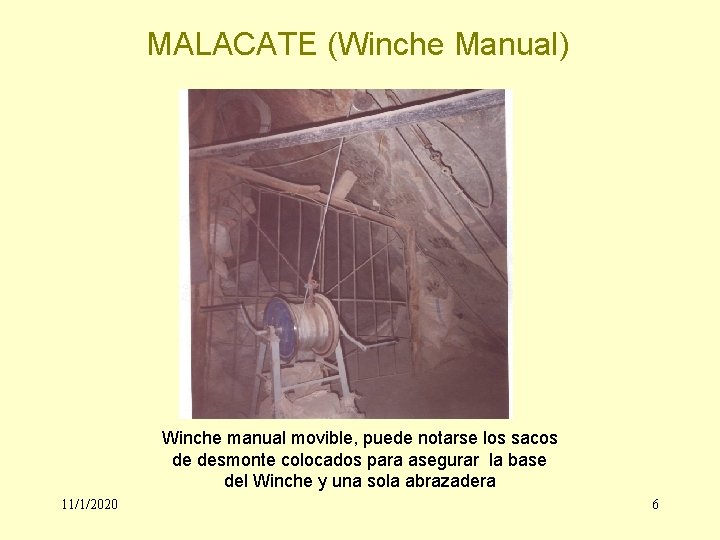 MALACATE (Winche Manual) . Winche manual movible, puede notarse los sacos de desmonte colocados