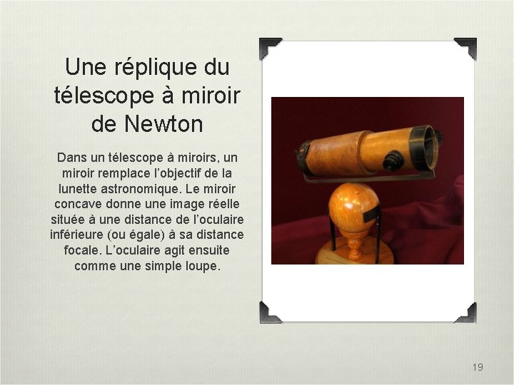 Une réplique du télescope à miroir de Newton Dans un télescope à miroirs, un