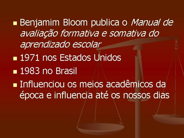 n Benjamim Bloom publica o Manual de avaliação formativa e somativa do aprendizado escolar