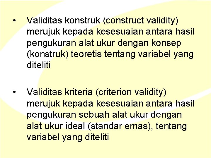 • Validitas konstruk (construct validity) merujuk kepada kesesuaian antara hasil pengukuran alat ukur • Validitas konstruk (construct validity) merujuk kepada kesesuaian antara hasil pengukuran alat ukur