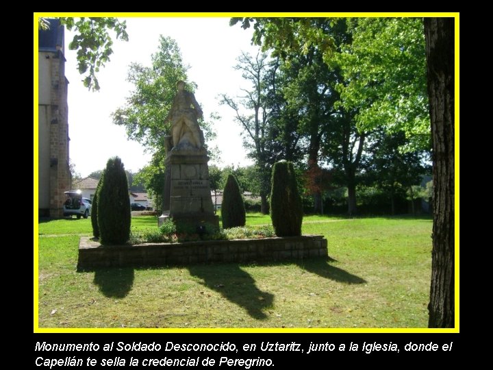 Monumento al Soldado Desconocido, en Uztaritz, junto a la Iglesia, donde el Capellán te