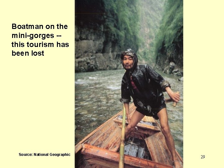 Boatman on the mini-gorges -- this tourism has been lost Source: National Geographic China: