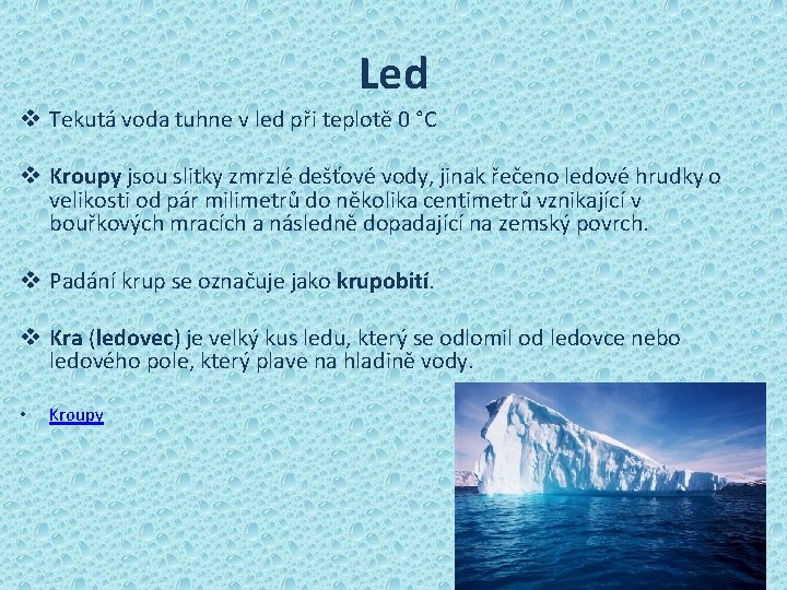 Led v Tekutá voda tuhne v led při teplotě 0 °C v Kroupy jsou