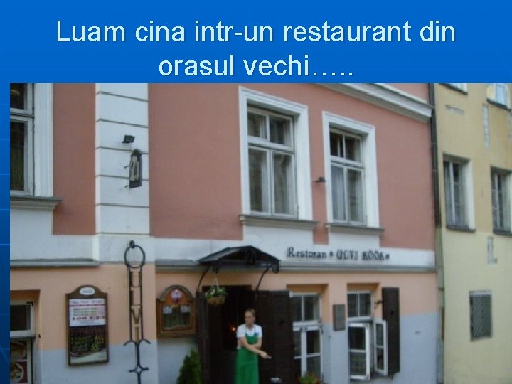 Luam cina intr-un restaurant din orasul vechi…. . 