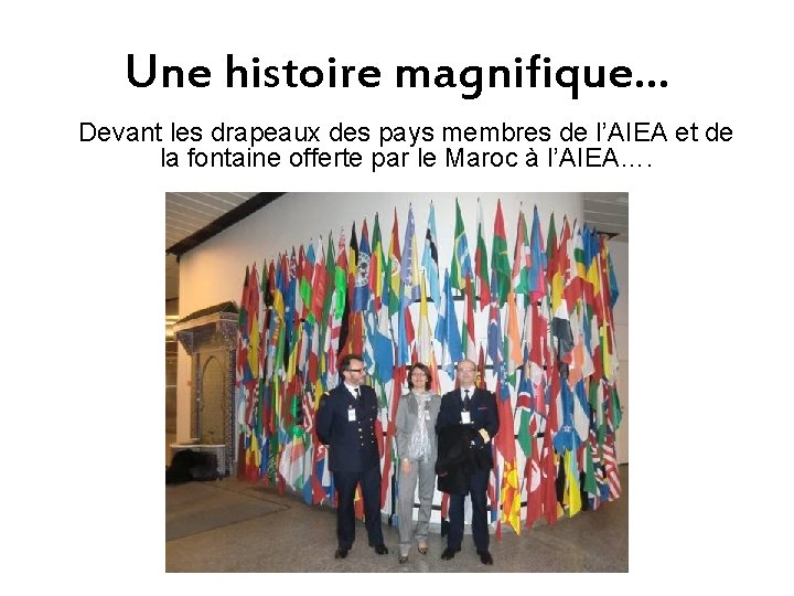 Une histoire magnifique… Devant les drapeaux des pays membres de l’AIEA et de la