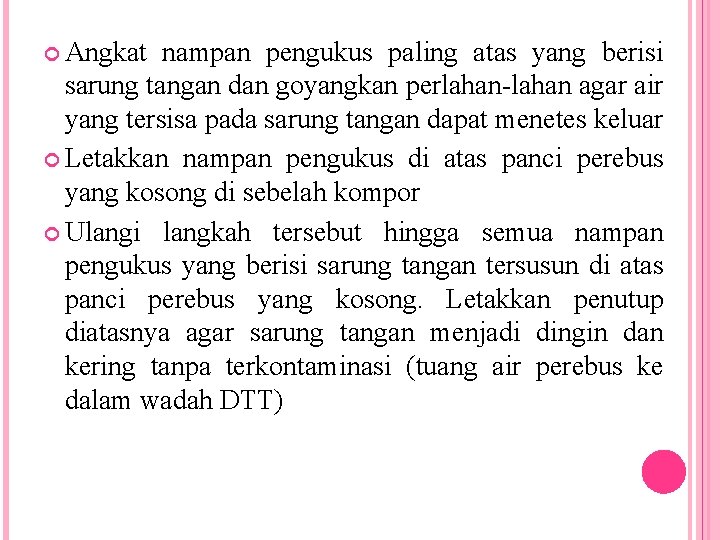  Angkat nampan pengukus paling atas yang berisi sarung tangan dan goyangkan perlahan-lahan agar