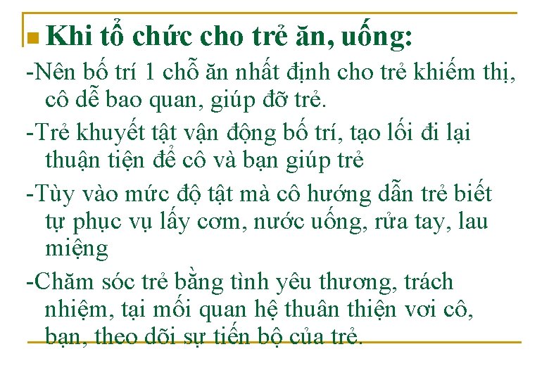 n Khi tổ chức cho trẻ ăn, uống: -Nên bố trí 1 chỗ ăn