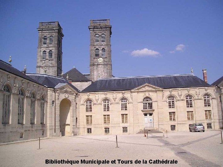 Bibliothèque Municipale et Tours de la Cathédrale 