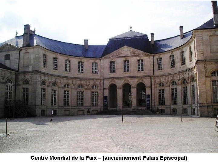 Centre Mondial de la Paix – (anciennement Palais Episcopal) 