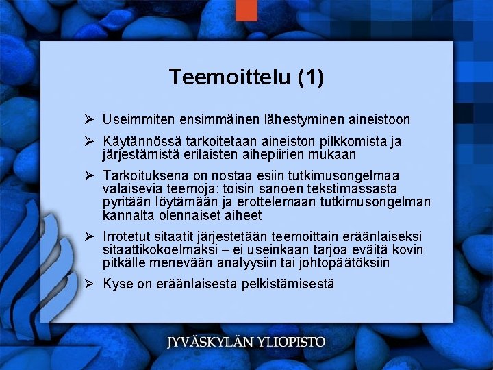 Teemoittelu (1) Ø Useimmiten ensimmäinen lähestyminen aineistoon Ø Käytännössä tarkoitetaan aineiston pilkkomista ja järjestämistä