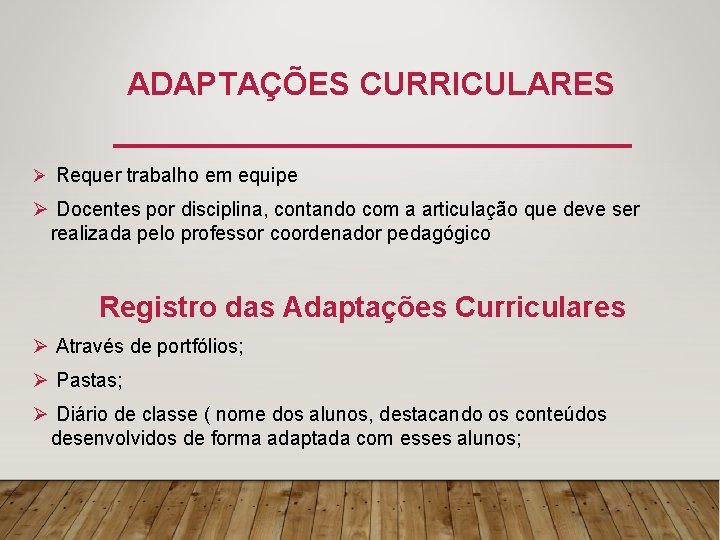 ADAPTAÇÕES CURRICULARES Ø Requer trabalho em equipe Ø Docentes por disciplina, contando com a