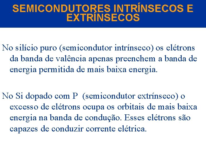 SEMICONDUTORES INTRÍNSECOS E EXTRÍNSECOS No silício puro (semicondutor intrínseco) os elétrons da banda de