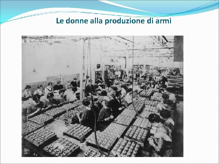 Le donne alla produzione di armi 