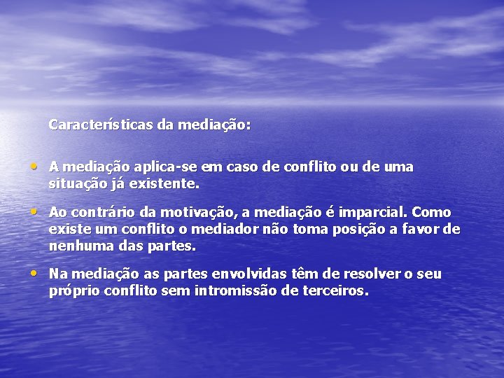 Características da mediação: • A mediação aplica-se em caso de conflito ou de uma