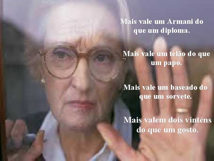 Mais vale um Armani do que um diploma. Mais vale um telão do que