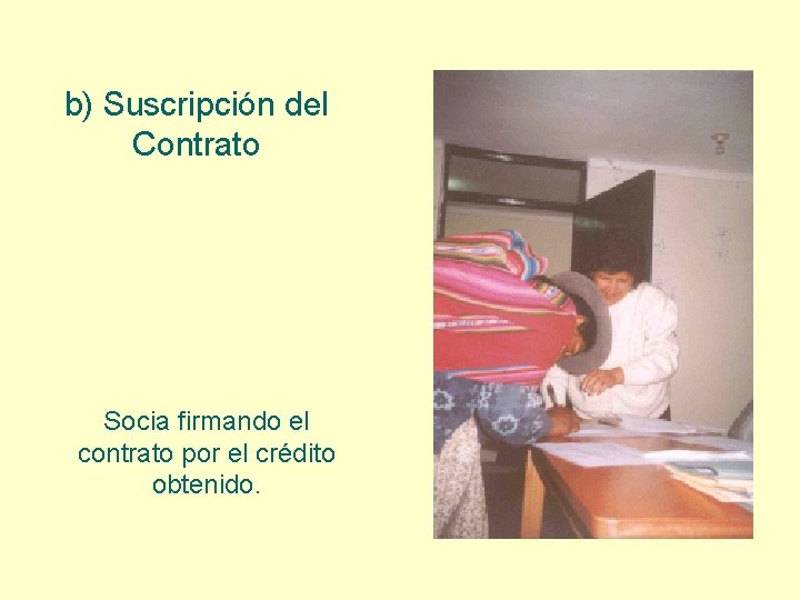 b) Suscripción del Contrato Socia firmando el contrato por el crédito obtenido. 