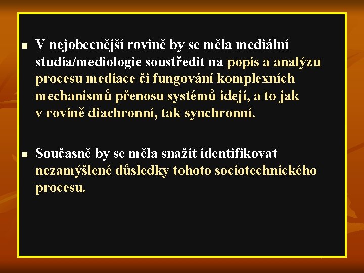 n n V nejobecnější rovině by se měla mediální studia/mediologie soustředit na popis a