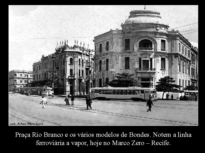 Praça Rio Branco e os vários modelos de Bondes. Notem a linha ferroviária a