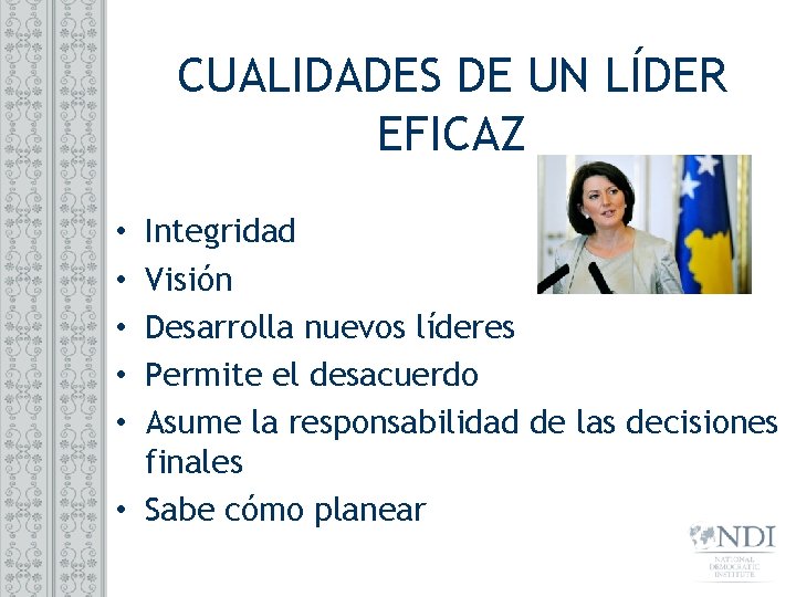 CUALIDADES DE UN LÍDER EFICAZ Integridad Visión Desarrolla nuevos líderes Permite el desacuerdo Asume