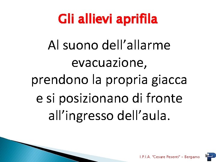 Gli allievi aprifila Al suono dell’allarme evacuazione, prendono la propria giacca e si posizionano