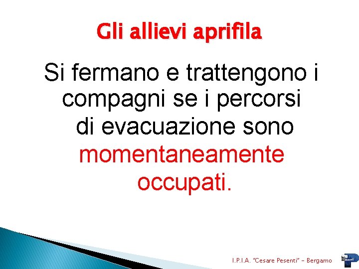 Gli allievi aprifila Si fermano e trattengono i compagni se i percorsi di evacuazione