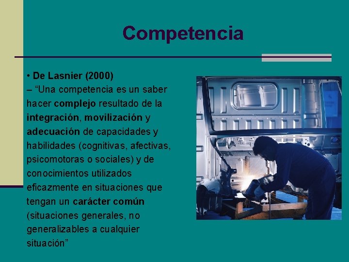 Competencia • De Lasnier (2000) – “Una competencia es un saber hacer complejo resultado Competencia • De Lasnier (2000) – “Una competencia es un saber hacer complejo resultado