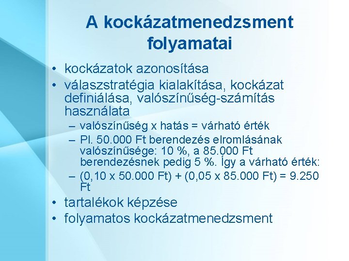 A kockázatmenedzsment folyamatai • kockázatok azonosítása • válaszstratégia kialakítása, kockázat definiálása, valószínűség-számítás használata –