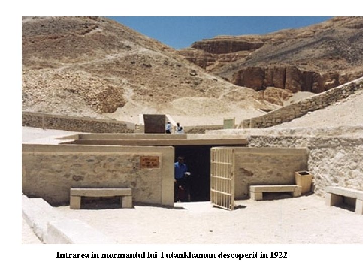 Intrarea in mormantul lui Tutankhamun descoperit in 1922 