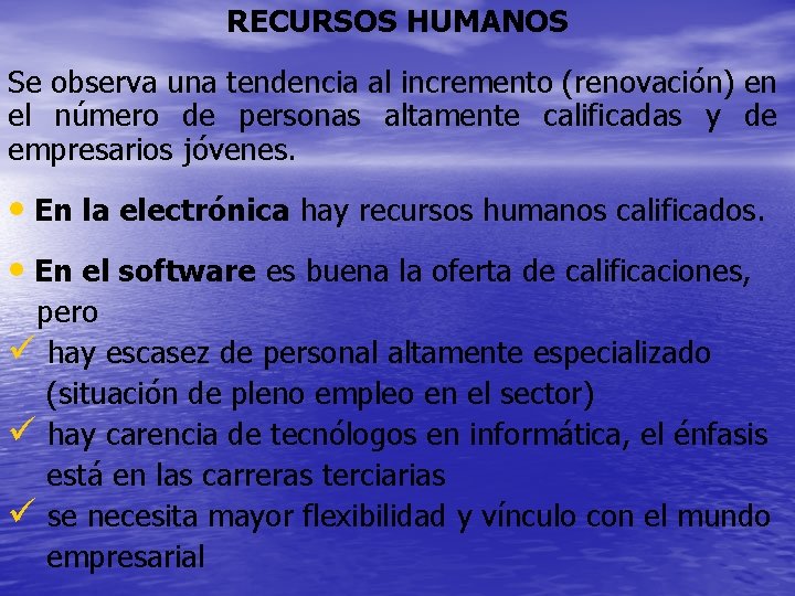 RECURSOS HUMANOS Se observa una tendencia al incremento (renovación) en el número de personas