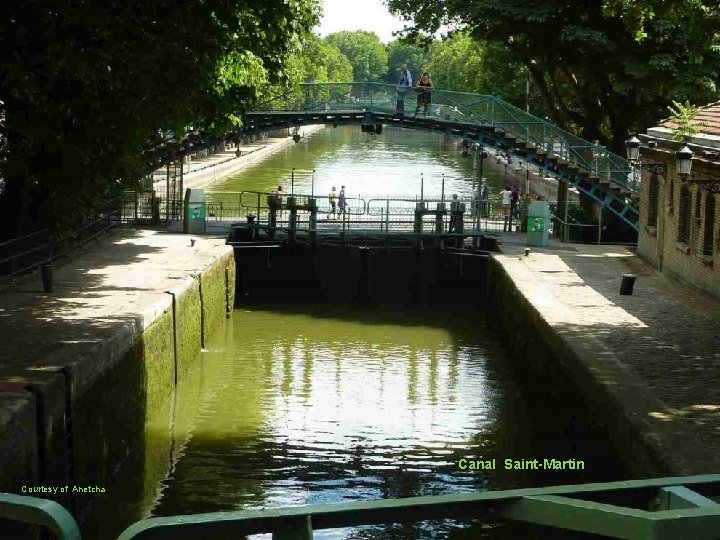 Canal Saint-Martin Courtesy of Anetcha 