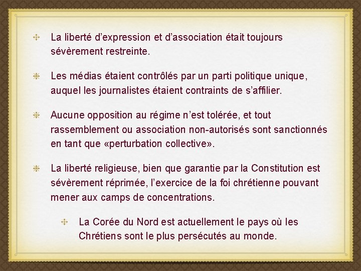 La liberté d’expression et d’association était toujours sévèrement restreinte. Les médias étaient contrôlés par