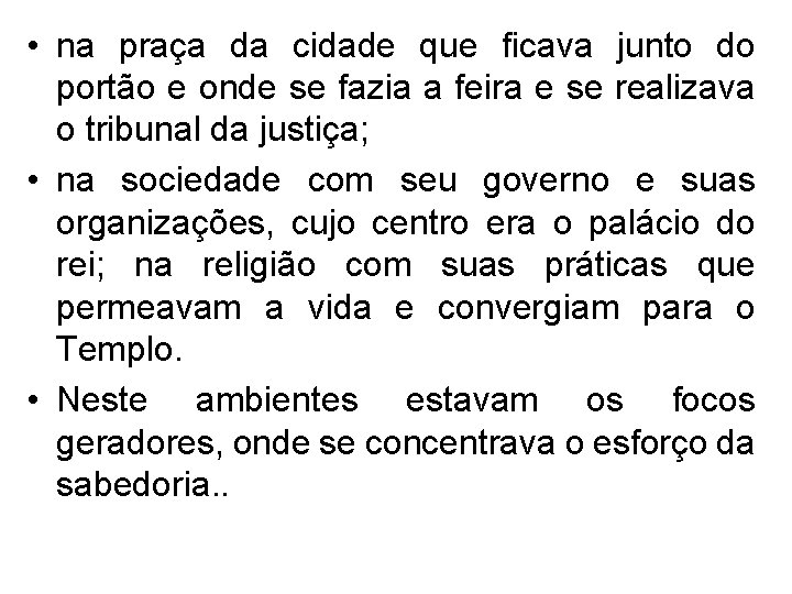  • na praça da cidade que ficava junto do portão e onde se