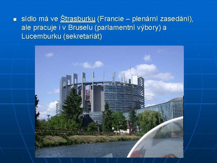 n sídlo má ve Štrasburku (Francie – plenární zasedání), ale pracuje i v Bruselu n sídlo má ve Štrasburku (Francie – plenární zasedání), ale pracuje i v Bruselu