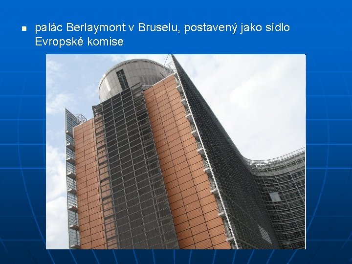 n palác Berlaymont v Bruselu, postavený jako sídlo Evropské komise 