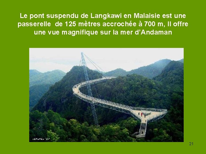 Le pont suspendu de Langkawi en Malaisie est une passerelle de 125 mètres accrochée
