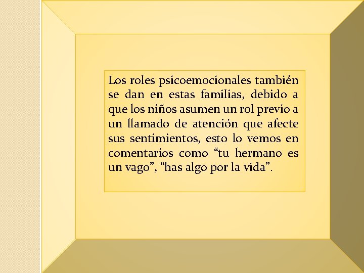 Los roles psicoemocionales también se dan en estas familias, debido a que los niños