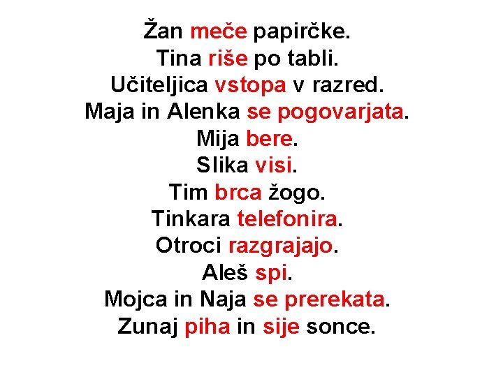 Žan meče papirčke. Tina riše po tabli. Učiteljica vstopa v razred. Maja in Alenka